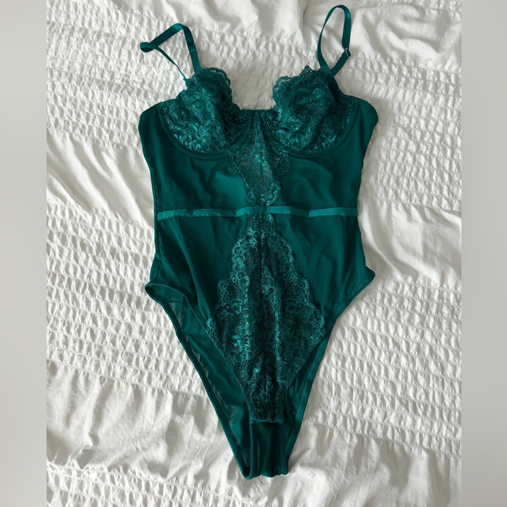 LACE BODYSUIT